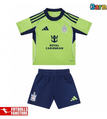 Fulham Bortatröja Barn 2025-26 Kortärmad (+ Korta byxor)